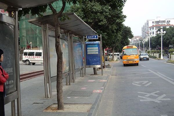 羅湖區(qū)、鹽田區(qū)、龍崗區(qū)公交站臺無障礙改造