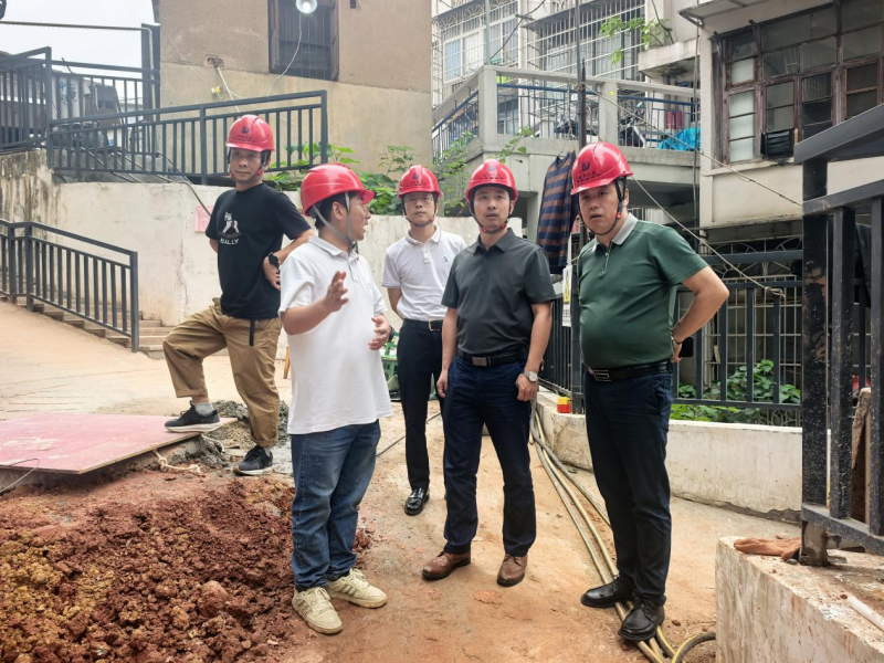 地建集團(tuán)公司開展城南路邊坡隱患整治工程項(xiàng)目安全專項(xiàng)檢查